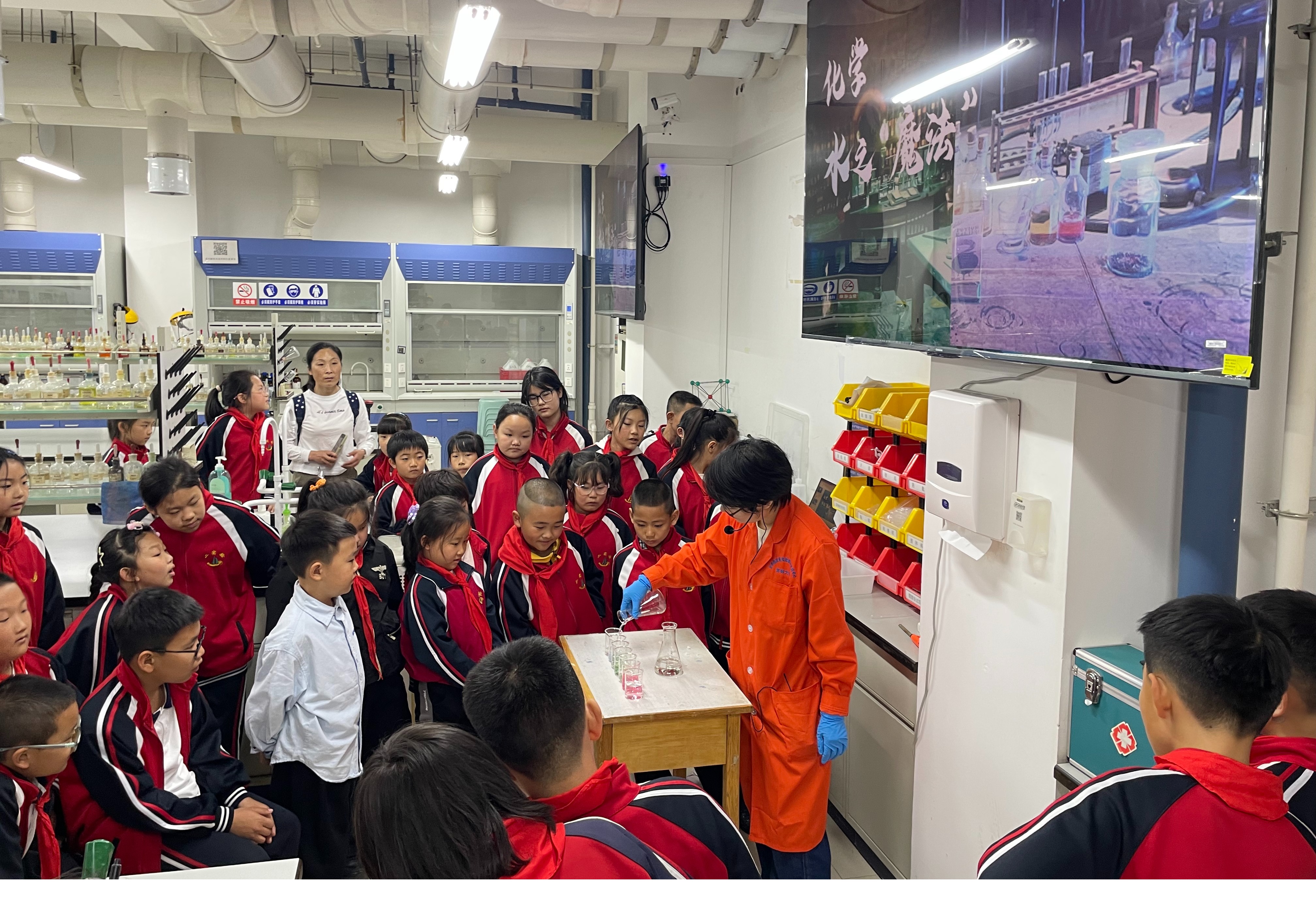 国产直播-国产成人直播
开展科普研学活动，激发少年科学梦想